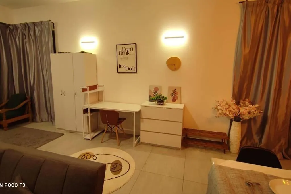 Bs410- Klia- Selfcheck-In-Wifi-Netflix-Parking-Pool, 5082 Apartment Sepang
